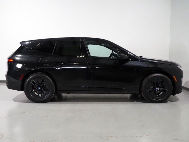 2024 BMW iX xDrive50 AWD *DRIVING ASSIST PRO, HEADS-UP DISPLAY, NAVIGATION, LIVE COCKPIT PRO, ADAPTIVE CRUISE, SAFETY ALERTS, 360 CAMERAS, PANO ECLIPSING GLASS ROOF, HEATED MULTI-FUNCTION SEATS, HEATED STEERING, HARMAN/KARDON, WIRELESS CHARGING Round Rock TX