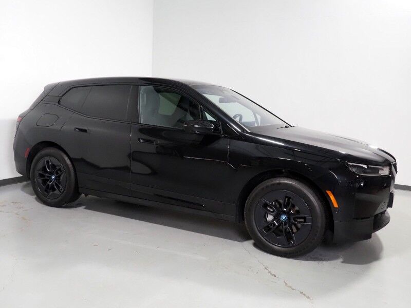 2024 BMW iX xDrive50 AWD *DRIVING ASSIST PRO, HEADS-UP DISPLAY, NAVIGATION, LIVE COCKPIT PRO, ADAPTIVE CRUISE, SAFETY ALERTS, 360 CAMERAS, PANO ECLIPSING GLASS ROOF, HEATED MULTI-FUNCTION SEATS, HEATED STEERING, HARMAN/KARDON, WIRELESS CHARGING