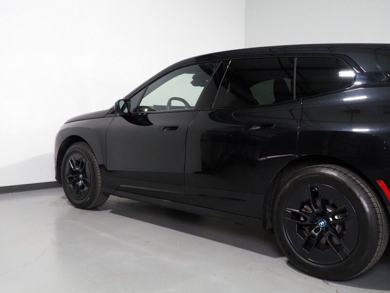 2024 BMW iX xDrive50 AWD *DRIVING ASSIST PRO, HEADS-UP DISPLAY, NAVIGATION, LIVE COCKPIT PRO, ADAPTIVE CRUISE, SAFETY ALERTS, 360 CAMERAS, PANO ECLIPSING GLASS ROOF, HEATED MULTI-FUNCTION SEATS, HEATED STEERING, HARMAN/KARDON, WIRELESS CHARGING Round Rock TX