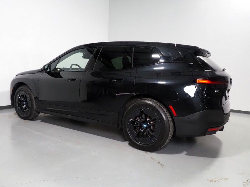 2024 BMW iX xDrive50 AWD *DRIVING ASSIST PRO, HEADS-UP DISPLAY, NAVIGATION, LIVE COCKPIT PRO, ADAPTIVE CRUISE, SAFETY ALERTS, 360 CAMERAS, PANO ECLIPSING GLASS ROOF, HEATED MULTI-FUNCTION SEATS, HEATED STEERING, HARMAN/KARDON, WIRELESS CHARGING Round Rock TX