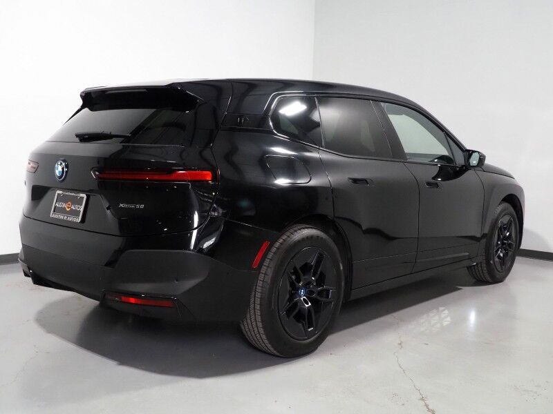 2024 BMW iX xDrive50 AWD *DRIVING ASSIST PRO, HEADS-UP DISPLAY, NAVIGATION, LIVE COCKPIT PRO, ADAPTIVE CRUISE, SAFETY ALERTS, 360 CAMERAS, PANO ECLIPSING GLASS ROOF, HEATED MULTI-FUNCTION SEATS, HEATED STEERING, HARMAN/KARDON, WIRELESS CHARGING Round Rock TX