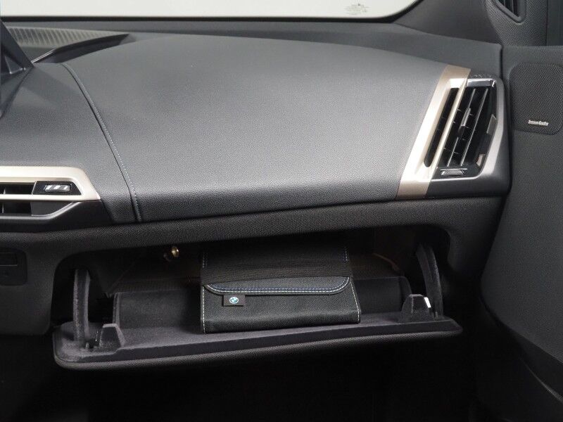 2024 BMW iX xDrive50 AWD *DRIVING ASSIST PRO, HEADS-UP DISPLAY, NAVIGATION, LIVE COCKPIT PRO, ADAPTIVE CRUISE, SAFETY ALERTS, 360 CAMERAS, PANO ECLIPSING GLASS ROOF, HEATED MULTI-FUNCTION SEATS, HEATED STEERING, HARMAN/KARDON, WIRELESS CHARGING Round Rock TX