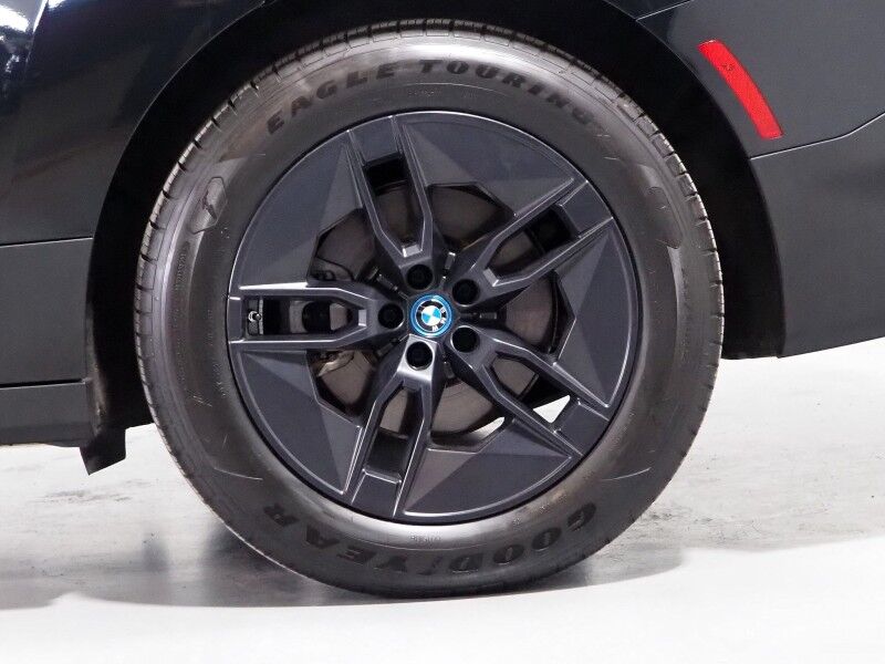 2024 BMW iX xDrive50 AWD *DRIVING ASSIST PRO, HEADS-UP DISPLAY, NAVIGATION, LIVE COCKPIT PRO, ADAPTIVE CRUISE, SAFETY ALERTS, 360 CAMERAS, PANO ECLIPSING GLASS ROOF, HEATED MULTI-FUNCTION SEATS, HEATED STEERING, HARMAN/KARDON, WIRELESS CHARGING Round Rock TX