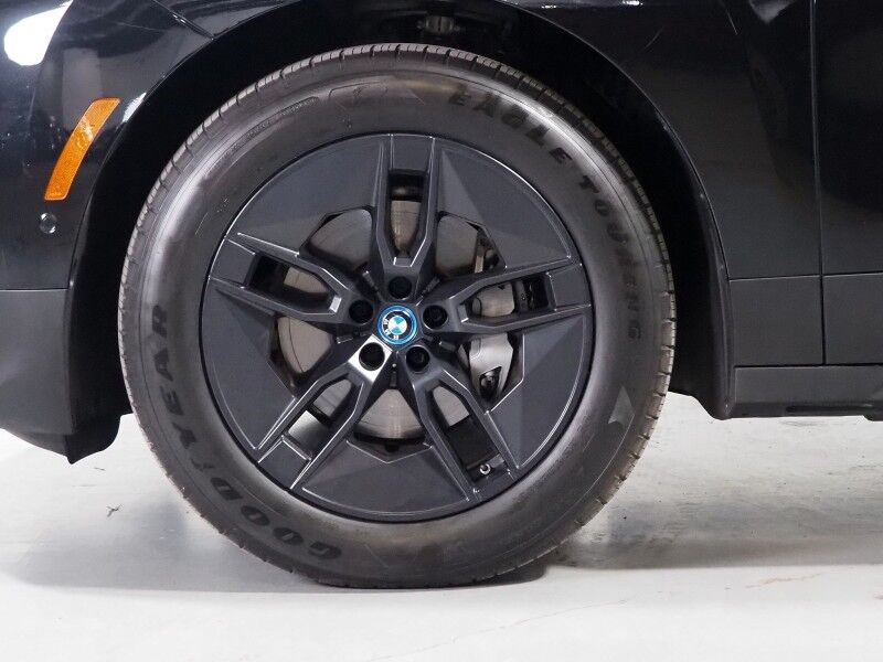 2024 BMW iX xDrive50 AWD *DRIVING ASSIST PRO, HEADS-UP DISPLAY, NAVIGATION, LIVE COCKPIT PRO, ADAPTIVE CRUISE, SAFETY ALERTS, 360 CAMERAS, PANO ECLIPSING GLASS ROOF, HEATED MULTI-FUNCTION SEATS, HEATED STEERING, HARMAN/KARDON, WIRELESS CHARGING Round Rock TX