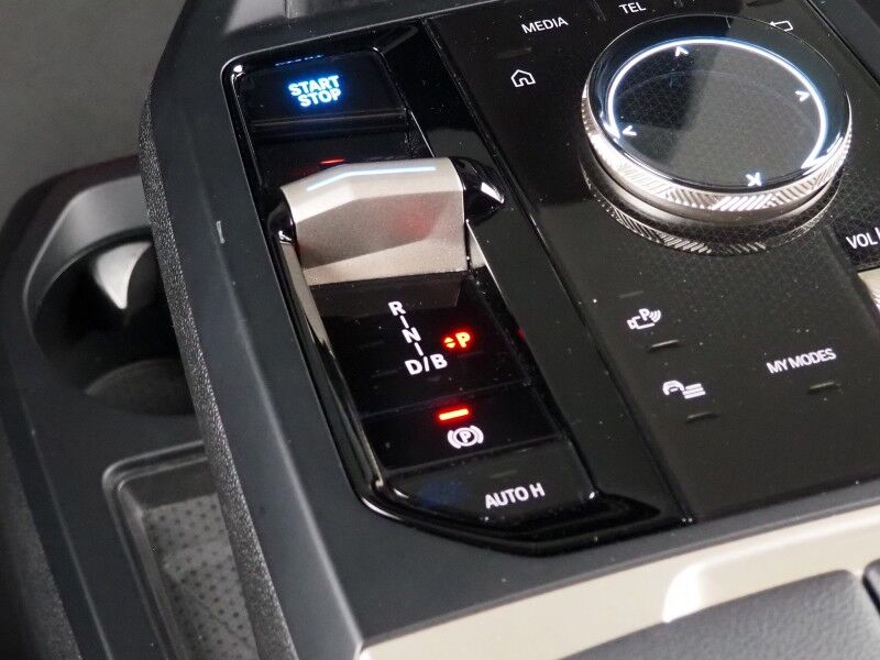 2024 BMW iX xDrive50 AWD *DRIVING ASSIST PRO, HEADS-UP DISPLAY, NAVIGATION, LIVE COCKPIT PRO, ADAPTIVE CRUISE, SAFETY ALERTS, 360 CAMERAS, PANO ECLIPSING GLASS ROOF, HEATED MULTI-FUNCTION SEATS, HEATED STEERING, HARMAN/KARDON, WIRELESS CHARGING Round Rock TX