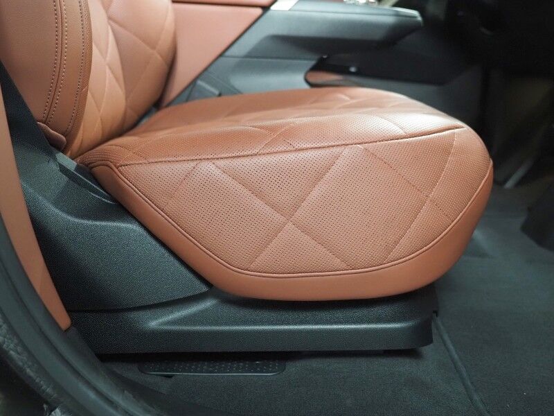 2024 BMW iX xDrive50 AWD *LUXURY & SPORT PKGS, DRIVING ASSIST PRO, HEADS-UP DISPLAY, NAVIGATION, ADAPTIVE CRUISE, 360 CAMERAS, PANO ECLIPSING MOONROOF, LEATHER, HEATED SEATS/STEERING, HARMAN/KARDON, WIRELESS CHARGING Round Rock TX