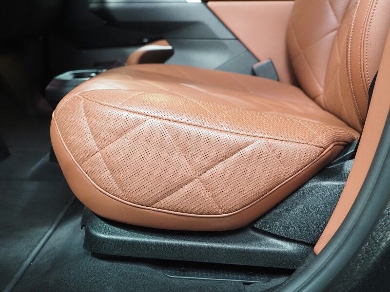 2024 BMW iX xDrive50 AWD *LUXURY & SPORT PKGS, DRIVING ASSIST PRO, HEADS-UP DISPLAY, NAVIGATION, ADAPTIVE CRUISE, 360 CAMERAS, PANO ECLIPSING MOONROOF, LEATHER, HEATED SEATS/STEERING, HARMAN/KARDON, WIRELESS CHARGING Round Rock TX