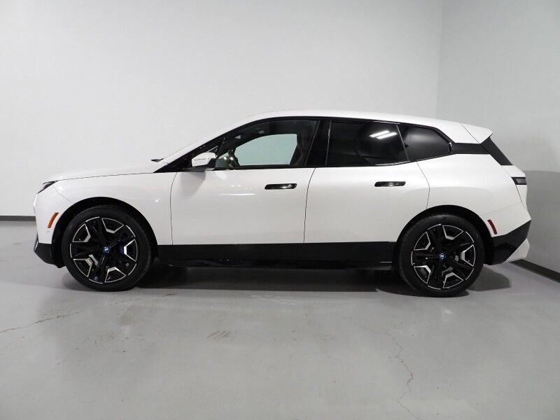 2024 BMW iX xDrive50 AWD *LUXURY & SPORT PKGS, DRIVING ASSIST PRO, HEADS-UP DISPLAY, NAVIGATION, ADAPTIVE CRUISE, 360 CAMERAS, PANO ECLIPSING MOONROOF, LEATHER, HEATED SEATS/STEERING, HARMAN/KARDON, WIRELESS CHARGING Round Rock TX