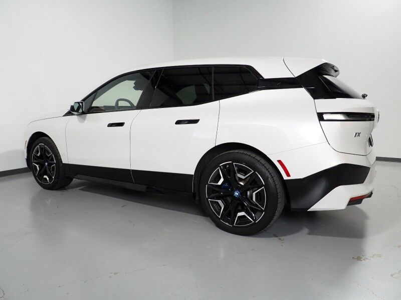 2024 BMW iX xDrive50 AWD *LUXURY & SPORT PKGS, DRIVING ASSIST PRO, HEADS-UP DISPLAY, NAVIGATION, ADAPTIVE CRUISE, 360 CAMERAS, PANO ECLIPSING MOONROOF, LEATHER, HEATED SEATS/STEERING, HARMAN/KARDON, WIRELESS CHARGING Round Rock TX