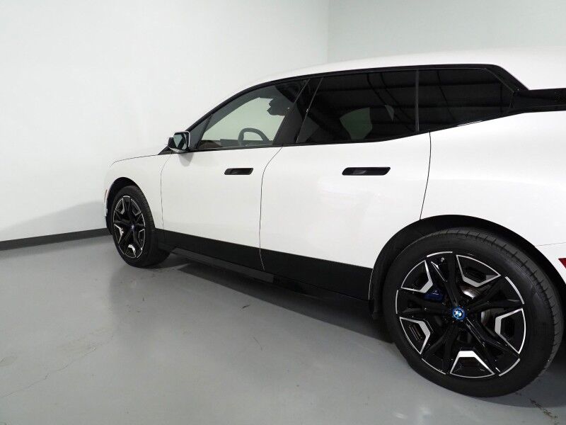 2024 BMW iX xDrive50 AWD *LUXURY & SPORT PKGS, DRIVING ASSIST PRO, HEADS-UP DISPLAY, NAVIGATION, ADAPTIVE CRUISE, 360 CAMERAS, PANO ECLIPSING MOONROOF, LEATHER, HEATED SEATS/STEERING, HARMAN/KARDON, WIRELESS CHARGING Round Rock TX