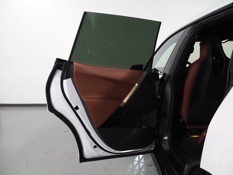 2024 BMW iX xDrive50 AWD *LUXURY & SPORT PKGS, DRIVING ASSIST PRO, HEADS-UP DISPLAY, NAVIGATION, ADAPTIVE CRUISE, 360 CAMERAS, PANO ECLIPSING MOONROOF, LEATHER, HEATED SEATS/STEERING, HARMAN/KARDON, WIRELESS CHARGING Round Rock TX