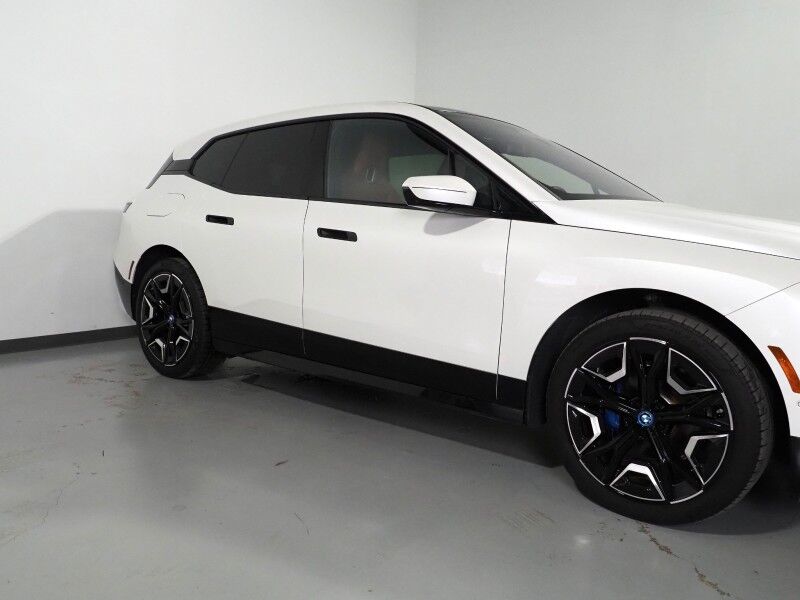 2024 BMW iX xDrive50 AWD *LUXURY & SPORT PKGS, DRIVING ASSIST PRO, HEADS-UP DISPLAY, NAVIGATION, ADAPTIVE CRUISE, 360 CAMERAS, PANO ECLIPSING MOONROOF, LEATHER, HEATED SEATS/STEERING, HARMAN/KARDON, WIRELESS CHARGING Round Rock TX