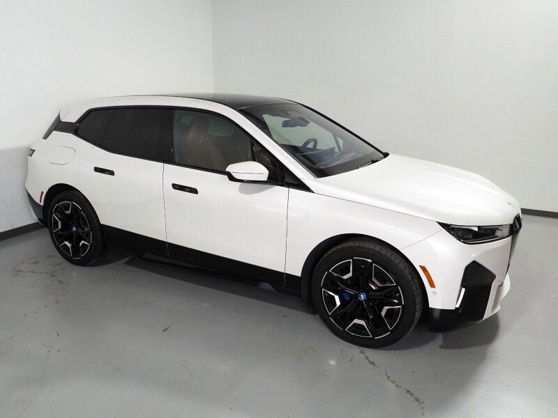 2024 BMW iX xDrive50 AWD *LUXURY & SPORT PKGS, DRIVING ASSIST PRO, HEADS-UP DISPLAY, NAVIGATION, ADAPTIVE CRUISE, 360 CAMERAS, PANO ECLIPSING MOONROOF, LEATHER, HEATED SEATS/STEERING, HARMAN/KARDON, WIRELESS CHARGING Round Rock TX