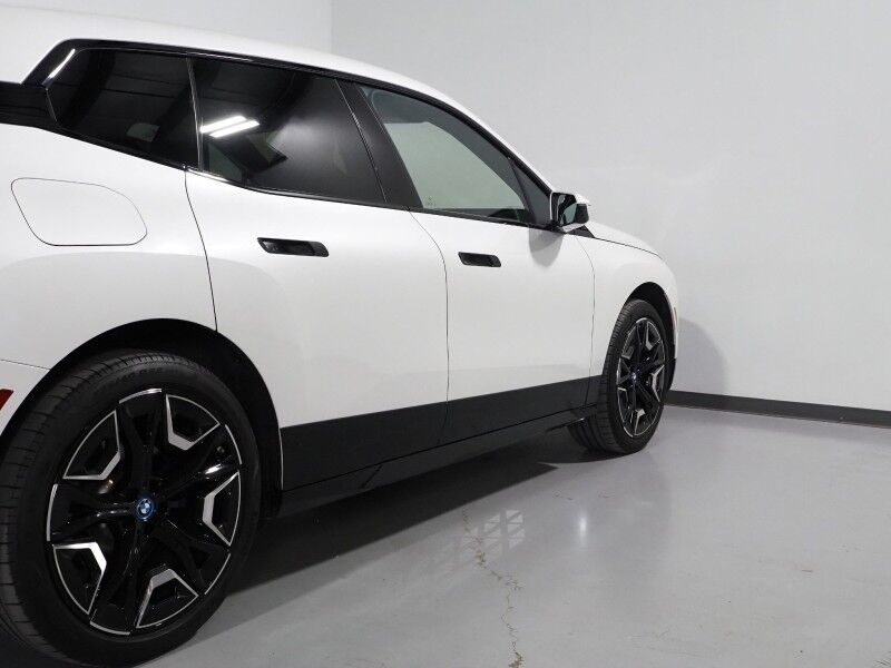 2024 BMW iX xDrive50 AWD *LUXURY & SPORT PKGS, DRIVING ASSIST PRO, HEADS-UP DISPLAY, NAVIGATION, ADAPTIVE CRUISE, 360 CAMERAS, PANO ECLIPSING MOONROOF, LEATHER, HEATED SEATS/STEERING, HARMAN/KARDON, WIRELESS CHARGING Round Rock TX