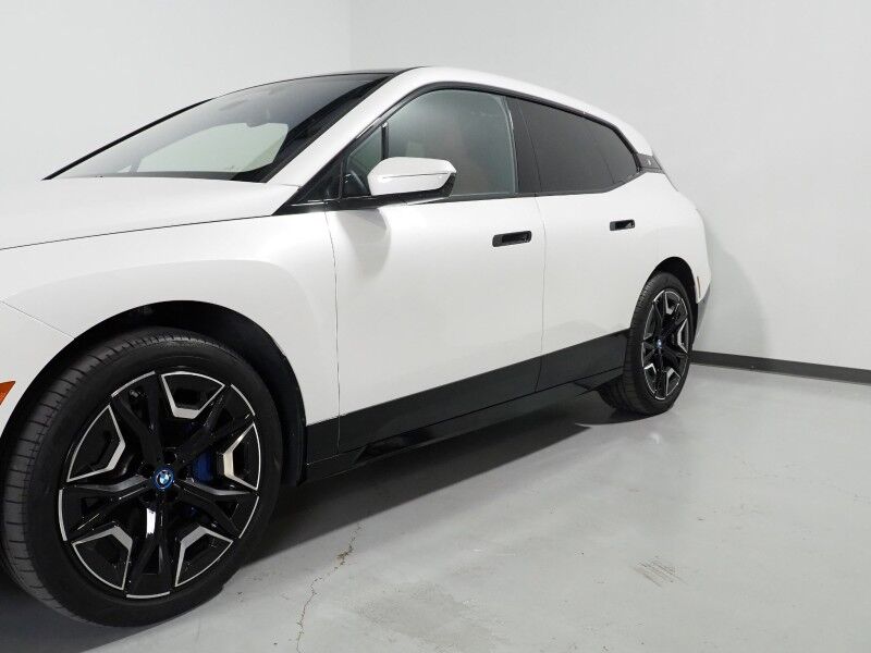 2024 BMW iX xDrive50 AWD *LUXURY & SPORT PKGS, DRIVING ASSIST PRO, HEADS-UP DISPLAY, NAVIGATION, ADAPTIVE CRUISE, 360 CAMERAS, PANO ECLIPSING MOONROOF, LEATHER, HEATED SEATS/STEERING, HARMAN/KARDON, WIRELESS CHARGING Round Rock TX