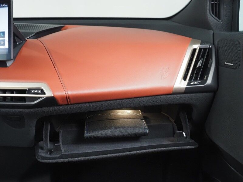 2024 BMW iX xDrive50 AWD *LUXURY & SPORT PKGS, DRIVING ASSIST PRO, HEADS-UP DISPLAY, NAVIGATION, ADAPTIVE CRUISE, 360 CAMERAS, PANO ECLIPSING MOONROOF, LEATHER, HEATED SEATS/STEERING, HARMAN/KARDON, WIRELESS CHARGING Round Rock TX