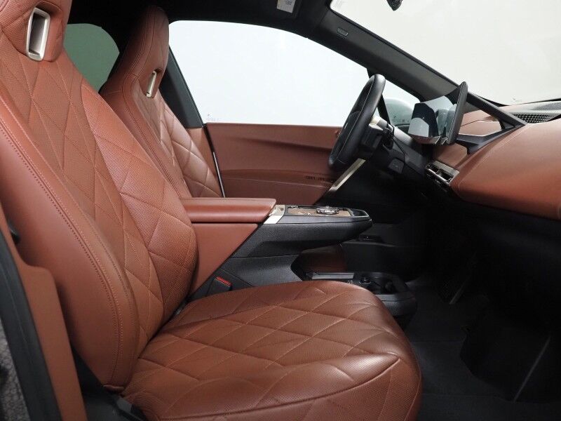 2024 BMW iX xDrive50 AWD *LUXURY & SPORT PKGS, DRIVING ASSIST PRO, HEADS-UP DISPLAY, NAVIGATION, ADAPTIVE CRUISE, 360 CAMERAS, PANO ECLIPSING MOONROOF, LEATHER, HEATED SEATS/STEERING, HARMAN/KARDON, WIRELESS CHARGING Round Rock TX