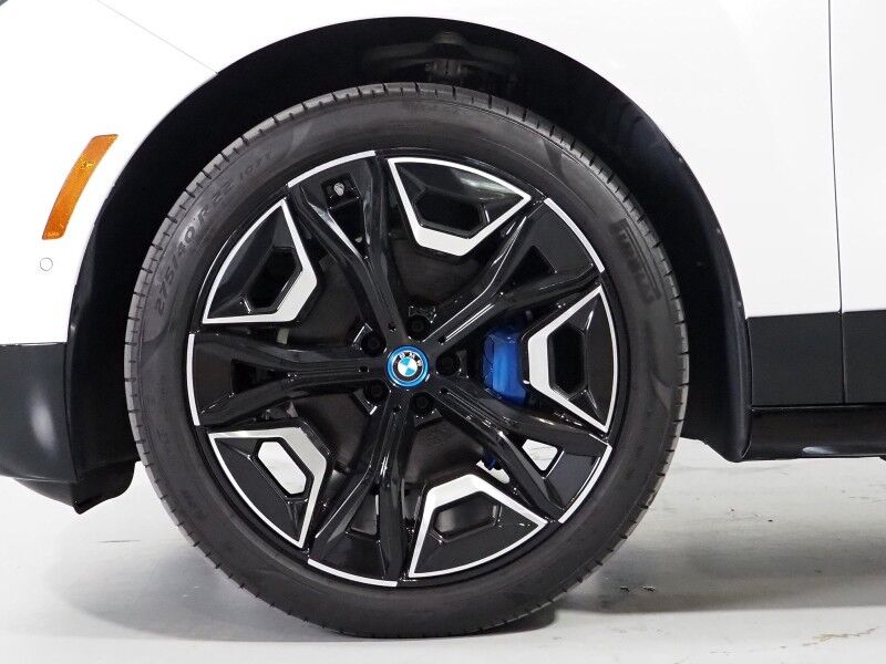 2024 BMW iX xDrive50 AWD *LUXURY & SPORT PKGS, DRIVING ASSIST PRO, HEADS-UP DISPLAY, NAVIGATION, ADAPTIVE CRUISE, 360 CAMERAS, PANO ECLIPSING MOONROOF, LEATHER, HEATED SEATS/STEERING, HARMAN/KARDON, WIRELESS CHARGING Round Rock TX