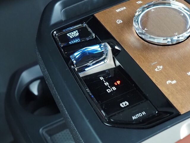 2024 BMW iX xDrive50 AWD *LUXURY & SPORT PKGS, DRIVING ASSIST PRO, HEADS-UP DISPLAY, NAVIGATION, ADAPTIVE CRUISE, 360 CAMERAS, PANO ECLIPSING MOONROOF, LEATHER, HEATED SEATS/STEERING, HARMAN/KARDON, WIRELESS CHARGING Round Rock TX