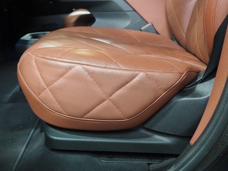 2024 BMW iX xDrive50 AWD *SPORT PKG, DRIVING ASSIST PRO, HEADS-UP DISPLAY, NAVIGATION, ADAPTIVE CRUISE, SAFETY ALERTS, 360 CAMERAS, PANO ECLIPSING GLASS ROOF, LEATHER, CLIMATE SEATS, 22 INCH WHEELS, HARMAN/KARDON, WIRELESS CHARGING Round Rock TX