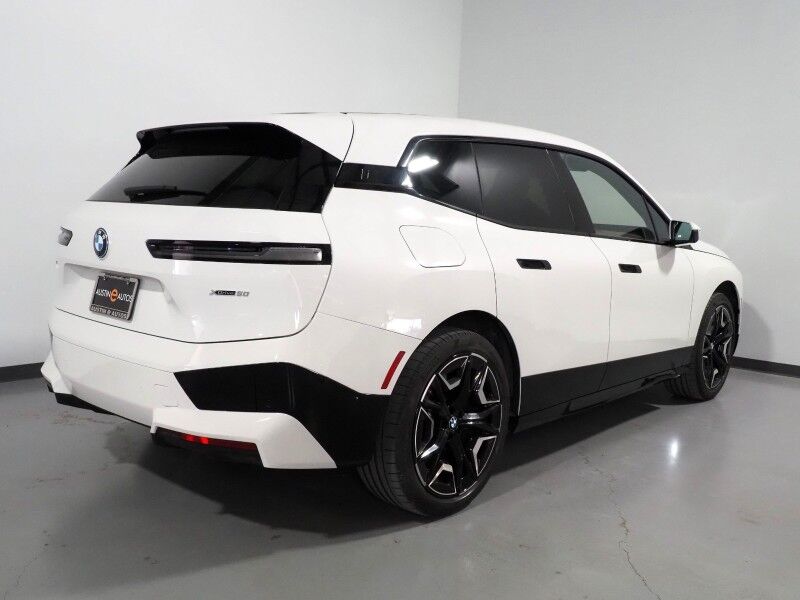 2024 BMW iX xDrive50 AWD *SPORT PKG, DRIVING ASSIST PRO, HEADS-UP DISPLAY, NAVIGATION, ADAPTIVE CRUISE, SAFETY ALERTS, 360 CAMERAS, PANO ECLIPSING GLASS ROOF, LEATHER, CLIMATE SEATS, 22 INCH WHEELS, HARMAN/KARDON, WIRELESS CHARGING Round Rock TX