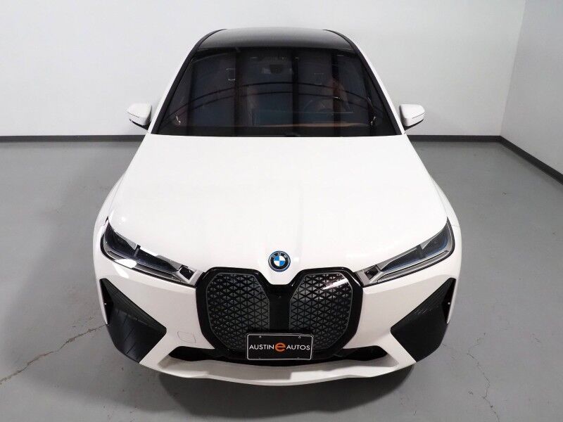 2024 BMW iX xDrive50 AWD *SPORT PKG, DRIVING ASSIST PRO, HEADS-UP DISPLAY, NAVIGATION, ADAPTIVE CRUISE, SAFETY ALERTS, 360 CAMERAS, PANO ECLIPSING GLASS ROOF, LEATHER, CLIMATE SEATS, 22 INCH WHEELS, HARMAN/KARDON, WIRELESS CHARGING Round Rock TX