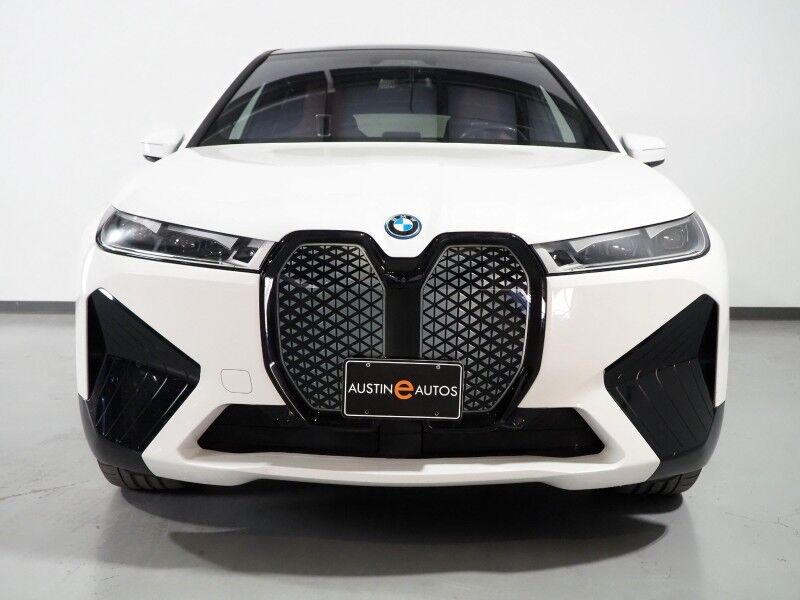 2024 BMW iX xDrive50 AWD *SPORT PKG, DRIVING ASSIST PRO, HEADS-UP DISPLAY, NAVIGATION, ADAPTIVE CRUISE, SAFETY ALERTS, 360 CAMERAS, PANO ECLIPSING GLASS ROOF, LEATHER, CLIMATE SEATS, 22 INCH WHEELS, HARMAN/KARDON, WIRELESS CHARGING Round Rock TX