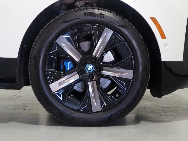 2024 BMW iX xDrive50 AWD *SPORT PKG, DRIVING ASSIST PRO, HEADS-UP DISPLAY, NAVIGATION, ADAPTIVE CRUISE, SAFETY ALERTS, 360 CAMERAS, PANO ECLIPSING MOONROOF, CLIMATE/MULTI-CONTOUR SEATS, HARMAN/KARDON, WIRELESS CHARGING Round Rock TX