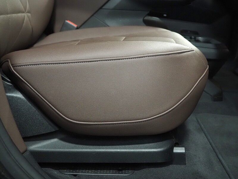 2024 BMW iX xDrive50 AWD *SPORT PKG, DRIVING ASSIST PRO, HEADS-UP DISPLAY, NAVIGATION, ADAPTIVE CRUISE, SAFETY ALERTS, 360 CAMERAS, PANO ECLIPSING MOONROOF, CLIMATE/MULTI-CONTOUR SEATS, HARMAN/KARDON, WIRELESS CHARGING Round Rock TX