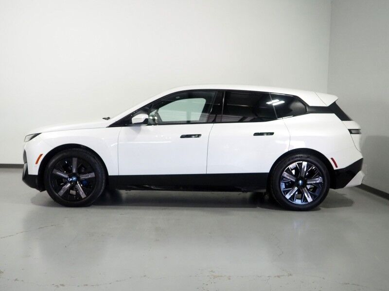 2024 BMW iX xDrive50 AWD *SPORT PKG, DRIVING ASSIST PRO, HEADS-UP DISPLAY, NAVIGATION, ADAPTIVE CRUISE, SAFETY ALERTS, 360 CAMERAS, PANO ECLIPSING MOONROOF, CLIMATE/MULTI-CONTOUR SEATS, HARMAN/KARDON, WIRELESS CHARGING Round Rock TX