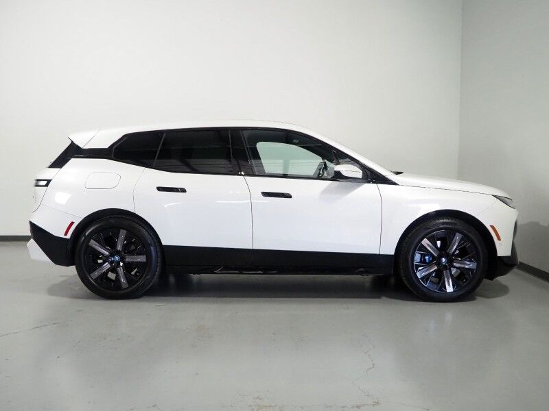 2024 BMW iX xDrive50 AWD *SPORT PKG, DRIVING ASSIST PRO, HEADS-UP DISPLAY, NAVIGATION, ADAPTIVE CRUISE, SAFETY ALERTS, 360 CAMERAS, PANO ECLIPSING MOONROOF, CLIMATE/MULTI-CONTOUR SEATS, HARMAN/KARDON, WIRELESS CHARGING Round Rock TX
