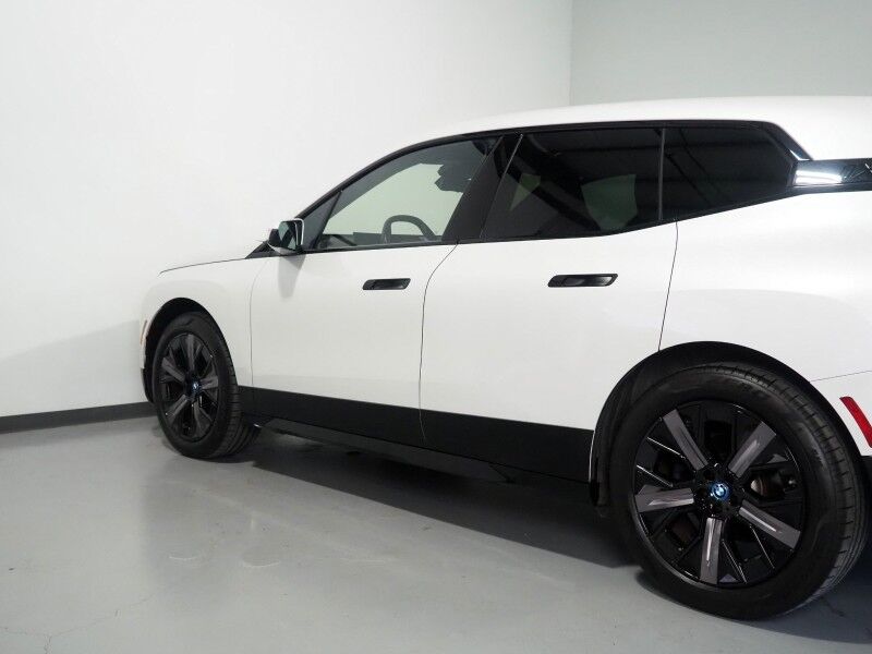 2024 BMW iX xDrive50 AWD *SPORT PKG, DRIVING ASSIST PRO, HEADS-UP DISPLAY, NAVIGATION, ADAPTIVE CRUISE, SAFETY ALERTS, 360 CAMERAS, PANO ECLIPSING MOONROOF, CLIMATE/MULTI-CONTOUR SEATS, HARMAN/KARDON, WIRELESS CHARGING Round Rock TX