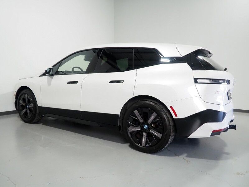 2024 BMW iX xDrive50 AWD *SPORT PKG, DRIVING ASSIST PRO, HEADS-UP DISPLAY, NAVIGATION, ADAPTIVE CRUISE, SAFETY ALERTS, 360 CAMERAS, PANO ECLIPSING MOONROOF, CLIMATE/MULTI-CONTOUR SEATS, HARMAN/KARDON, WIRELESS CHARGING Round Rock TX