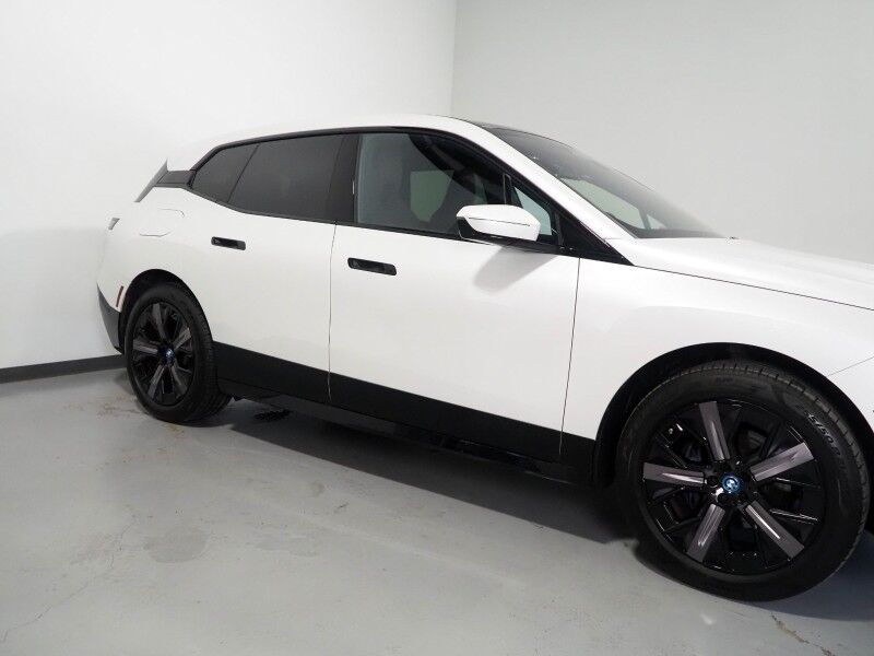 2024 BMW iX xDrive50 AWD *SPORT PKG, DRIVING ASSIST PRO, HEADS-UP DISPLAY, NAVIGATION, ADAPTIVE CRUISE, SAFETY ALERTS, 360 CAMERAS, PANO ECLIPSING MOONROOF, CLIMATE/MULTI-CONTOUR SEATS, HARMAN/KARDON, WIRELESS CHARGING Round Rock TX