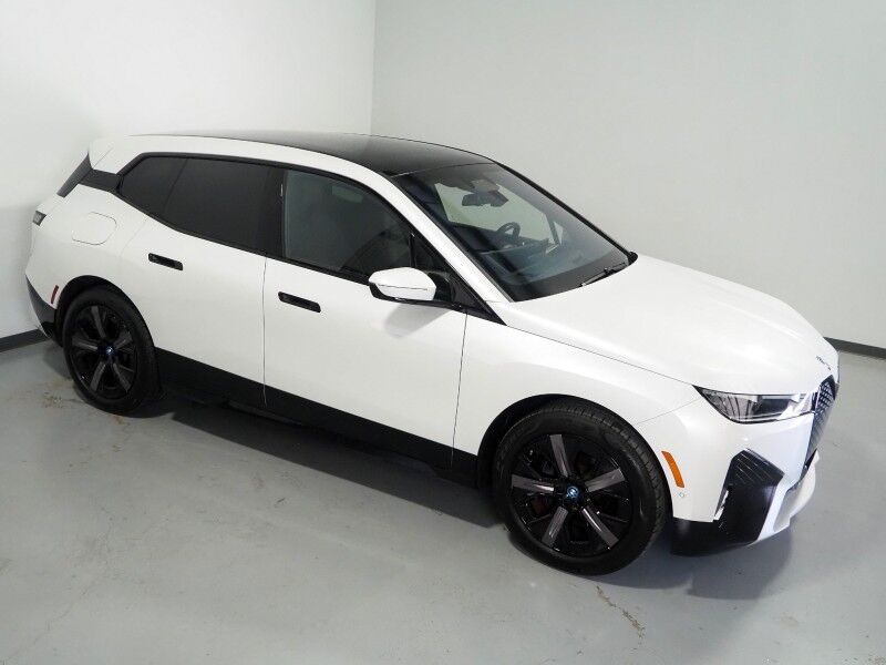 2024 BMW iX xDrive50 AWD *SPORT PKG, DRIVING ASSIST PRO, HEADS-UP DISPLAY, NAVIGATION, ADAPTIVE CRUISE, SAFETY ALERTS, 360 CAMERAS, PANO ECLIPSING MOONROOF, CLIMATE/MULTI-CONTOUR SEATS, HARMAN/KARDON, WIRELESS CHARGING Round Rock TX
