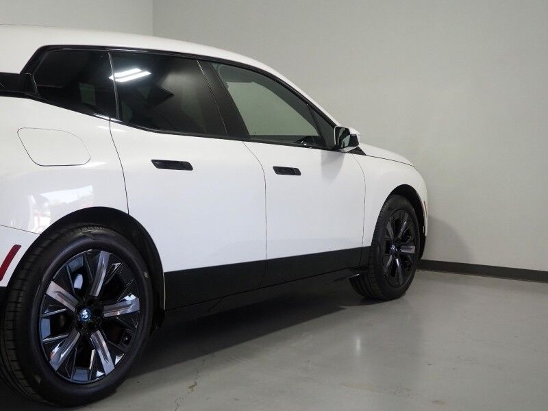 2024 BMW iX xDrive50 AWD *SPORT PKG, DRIVING ASSIST PRO, HEADS-UP DISPLAY, NAVIGATION, ADAPTIVE CRUISE, SAFETY ALERTS, 360 CAMERAS, PANO ECLIPSING MOONROOF, CLIMATE/MULTI-CONTOUR SEATS, HARMAN/KARDON, WIRELESS CHARGING Round Rock TX