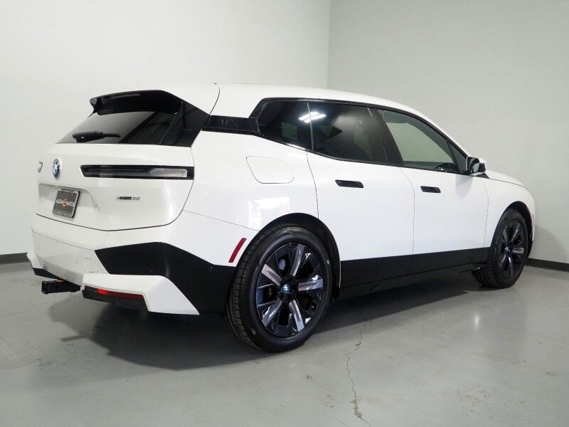 2024 BMW iX xDrive50 AWD *SPORT PKG, DRIVING ASSIST PRO, HEADS-UP DISPLAY, NAVIGATION, ADAPTIVE CRUISE, SAFETY ALERTS, 360 CAMERAS, PANO ECLIPSING MOONROOF, CLIMATE/MULTI-CONTOUR SEATS, HARMAN/KARDON, WIRELESS CHARGING Round Rock TX