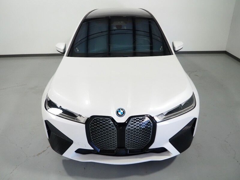 2024 BMW iX xDrive50 AWD *SPORT PKG, DRIVING ASSIST PRO, HEADS-UP DISPLAY, NAVIGATION, ADAPTIVE CRUISE, SAFETY ALERTS, 360 CAMERAS, PANO ECLIPSING MOONROOF, CLIMATE/MULTI-CONTOUR SEATS, HARMAN/KARDON, WIRELESS CHARGING Round Rock TX