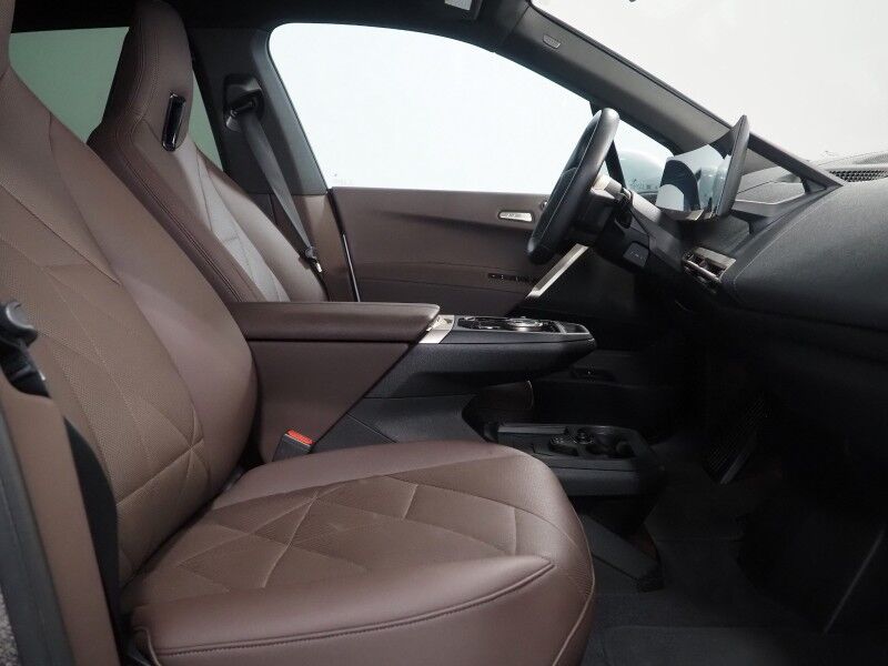 2024 BMW iX xDrive50 AWD *SPORT PKG, DRIVING ASSIST PRO, HEADS-UP DISPLAY, NAVIGATION, ADAPTIVE CRUISE, SAFETY ALERTS, 360 CAMERAS, PANO ECLIPSING MOONROOF, CLIMATE/MULTI-CONTOUR SEATS, HARMAN/KARDON, WIRELESS CHARGING Round Rock TX
