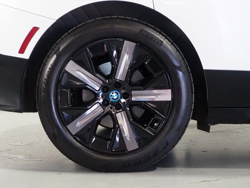 2024 BMW iX xDrive50 AWD *SPORT PKG, DRIVING ASSIST PRO, HEADS-UP DISPLAY, NAVIGATION, ADAPTIVE CRUISE, SAFETY ALERTS, 360 CAMERAS, PANO ECLIPSING MOONROOF, CLIMATE/MULTI-CONTOUR SEATS, HARMAN/KARDON, WIRELESS CHARGING Round Rock TX