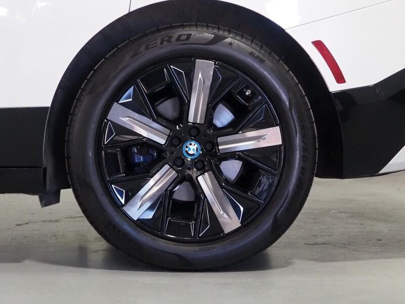 2024 BMW iX xDrive50 AWD *SPORT PKG, DRIVING ASSIST PRO, HEADS-UP DISPLAY, NAVIGATION, ADAPTIVE CRUISE, SAFETY ALERTS, 360 CAMERAS, PANO ECLIPSING MOONROOF, CLIMATE/MULTI-CONTOUR SEATS, HARMAN/KARDON, WIRELESS CHARGING Round Rock TX