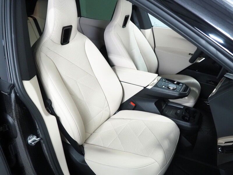 2024 BMW iX xDrive50 AWD *SPORT PKG, DRIVING ASSIST PRO, HEADS-UP DISPLAY, NAVIGATION, ADAPTIVE CRUISE, SAFETY ALERTS, 360 CAMERAS, PANO ECLIPSING MOONROOF, CLIMATE SEATS, HEATED STEERING, HARMAN/KARDON, WIRELESS CHARGING