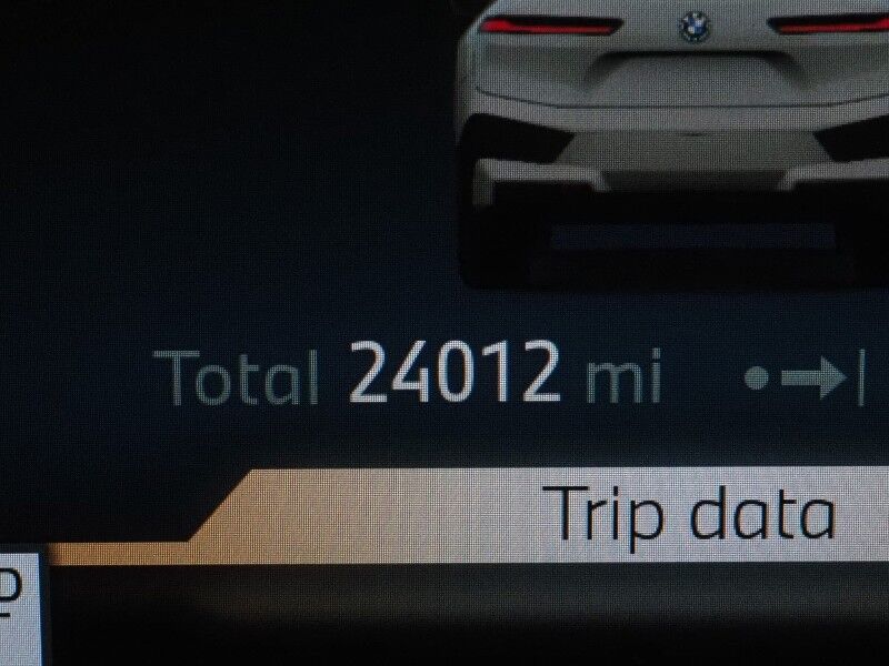 2024 BMW iX xDrive50 AWD *SPORT PKG, DRIVING ASSIST PRO, HEADS-UP DISPLAY, NAVIGATION, ADAPTIVE CRUISE, SAFETY ALERTS, 360 CAMERAS, PANO ECLIPSING MOONROOF, LEATHER, CLIMATE SEATS, 22 INCH WHEELS, HARMAN/KARDON, WIRELESS CHARGING Round Rock TX