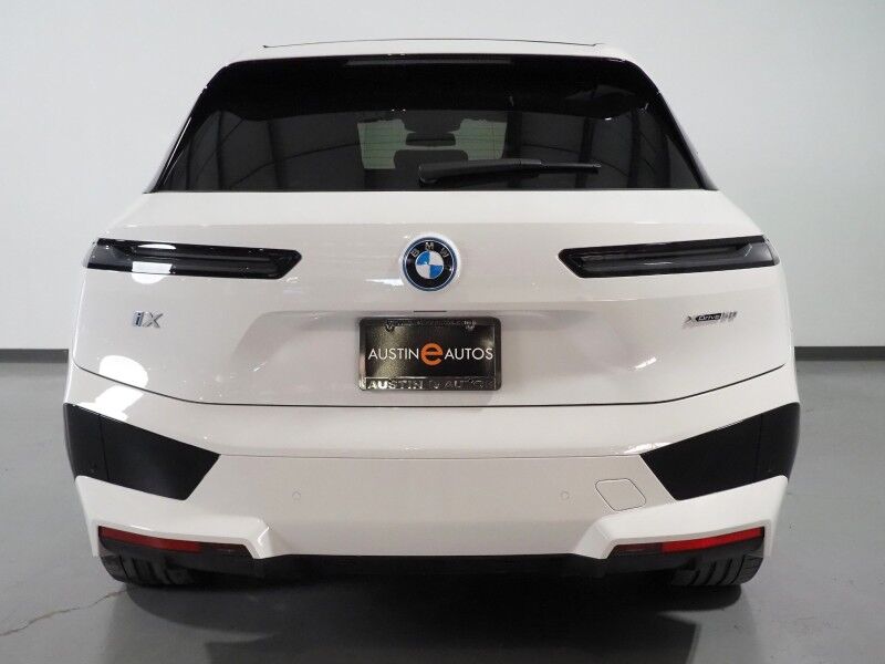 2024 BMW iX xDrive50 AWD *SPORT PKG, DRIVING ASSIST PRO, HEADS-UP DISPLAY, NAVIGATION, ADAPTIVE CRUISE, SAFETY ALERTS, 360 CAMERAS, PANO ECLIPSING MOONROOF, LEATHER, CLIMATE SEATS, 22 INCH WHEELS, HARMAN/KARDON, WIRELESS CHARGING Round Rock TX