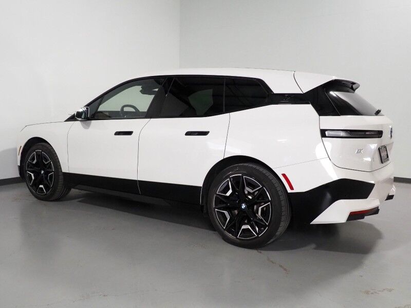 2024 BMW iX xDrive50 AWD *SPORT PKG, DRIVING ASSIST PRO, HEADS-UP DISPLAY, NAVIGATION, ADAPTIVE CRUISE, SAFETY ALERTS, 360 CAMERAS, PANO ECLIPSING MOONROOF, LEATHER, CLIMATE SEATS, 22 INCH WHEELS, HARMAN/KARDON, WIRELESS CHARGING Round Rock TX