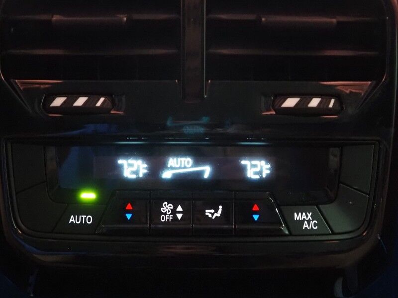 2024 BMW iX xDrive50 AWD *SPORT PKG, DRIVING ASSIST PRO, HEADS-UP DISPLAY, NAVIGATION, ADAPTIVE CRUISE, SAFETY ALERTS, 360 CAMERAS, PANO ECLIPSING MOONROOF, LEATHER, CLIMATE SEATS, 22 INCH WHEELS, HARMAN/KARDON, WIRELESS CHARGING Round Rock TX