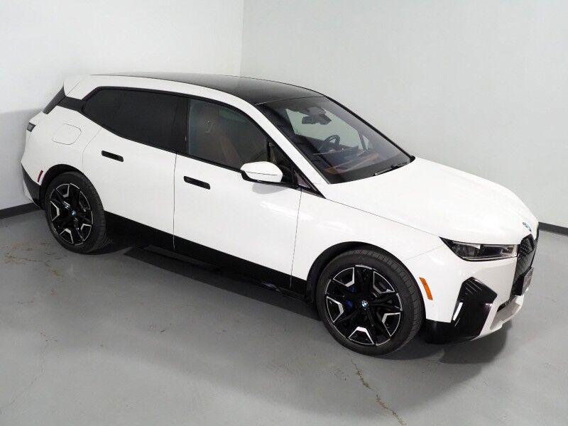 2024 BMW iX xDrive50 AWD *SPORT PKG, DRIVING ASSIST PRO, HEADS-UP DISPLAY, NAVIGATION, ADAPTIVE CRUISE, SAFETY ALERTS, 360 CAMERAS, PANO ECLIPSING MOONROOF, LEATHER, CLIMATE SEATS, 22 INCH WHEELS, HARMAN/KARDON, WIRELESS CHARGING Round Rock TX