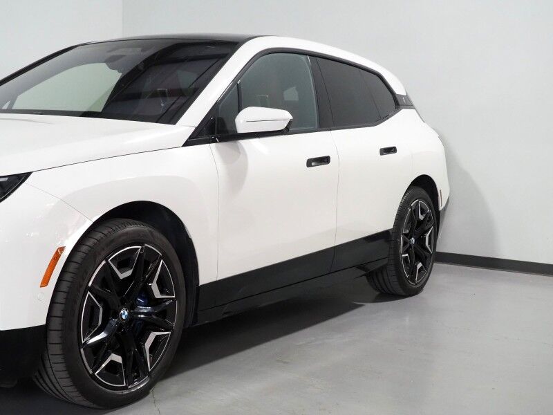 2024 BMW iX xDrive50 AWD *SPORT PKG, DRIVING ASSIST PRO, HEADS-UP DISPLAY, NAVIGATION, ADAPTIVE CRUISE, SAFETY ALERTS, 360 CAMERAS, PANO ECLIPSING MOONROOF, LEATHER, CLIMATE SEATS, 22 INCH WHEELS, HARMAN/KARDON, WIRELESS CHARGING Round Rock TX