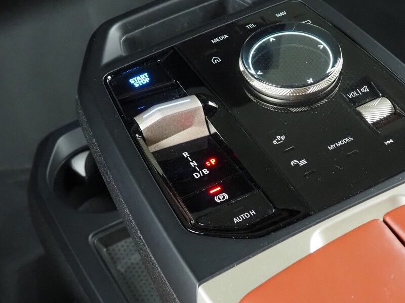 2024 BMW iX xDrive50 AWD *SPORT PKG, DRIVING ASSIST PRO, HEADS-UP DISPLAY, NAVIGATION, ADAPTIVE CRUISE, SAFETY ALERTS, 360 CAMERAS, PANO ECLIPSING MOONROOF, LEATHER, CLIMATE SEATS, 22 INCH WHEELS, HARMAN/KARDON, WIRELESS CHARGING Round Rock TX