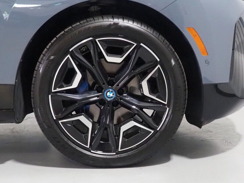 2024 BMW iX xDrive50 AWD *SPORT PKG, HEADS-UP DISPLAY, NAVIGATION, LIVE COCKPIT PRO, SAFETY ALERTS, 360 VIEW CAMERAS, PANO ECLIPSING MOONROOF, CLIMATE SEATS, HEATED STEERING, 22 INCH WHEELS, HARMAN/KARDON, WIRELESS CHARGING Round Rock TX
